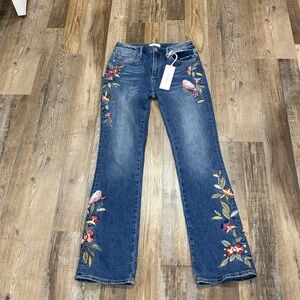 Driftwood Kelly Embroidered Bird and Floral Jeans 
Size 25/31
